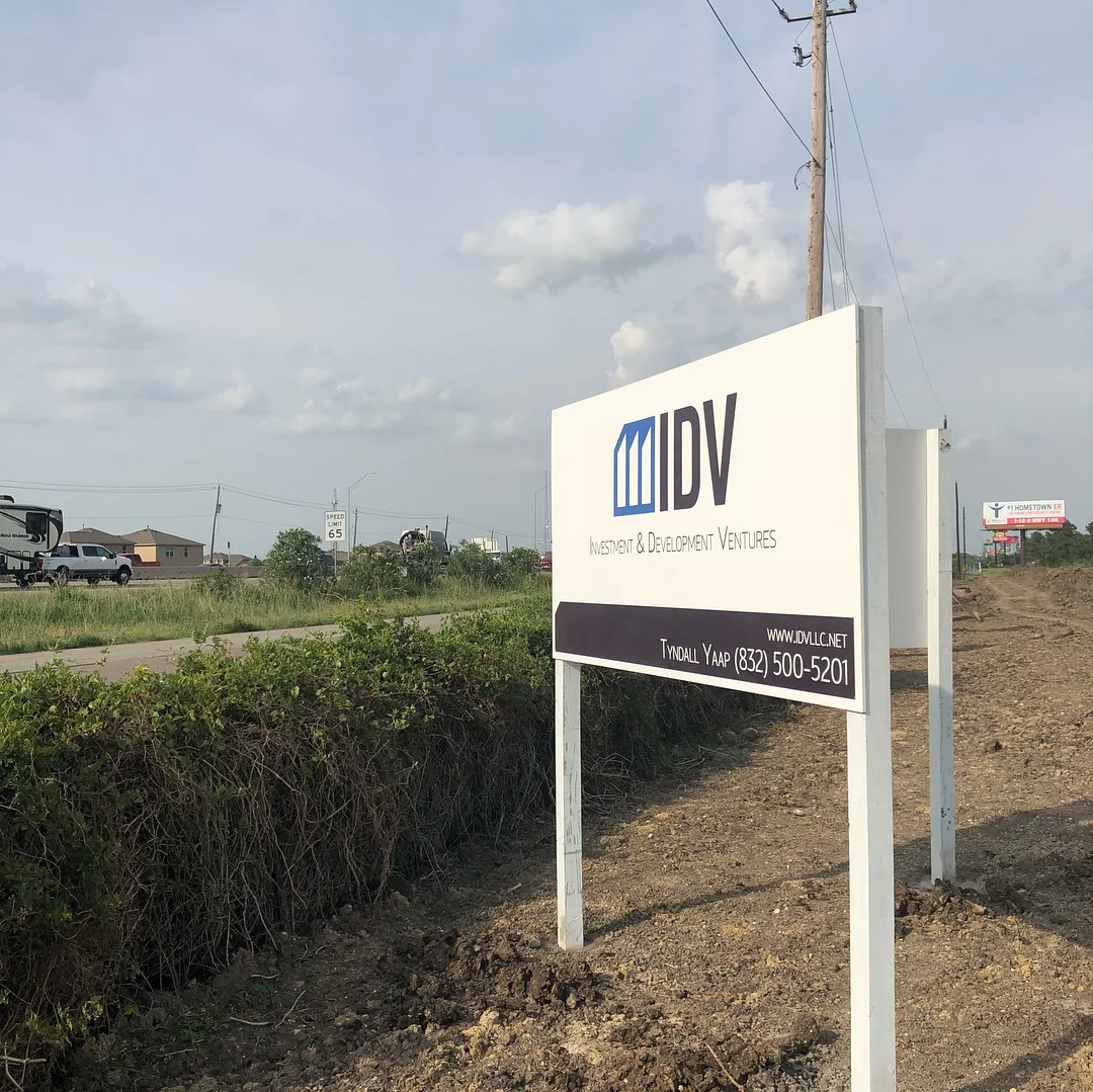 IDV large-scale post-and-panel commercial real estate development highway sign installed by Stingray Signs LLC